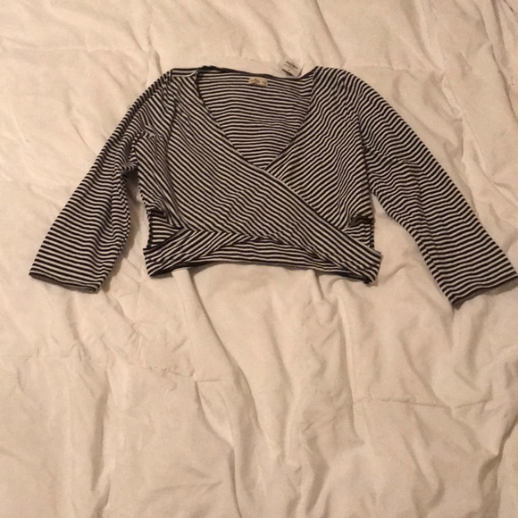 Hollister Tops - Hollister Crop Top